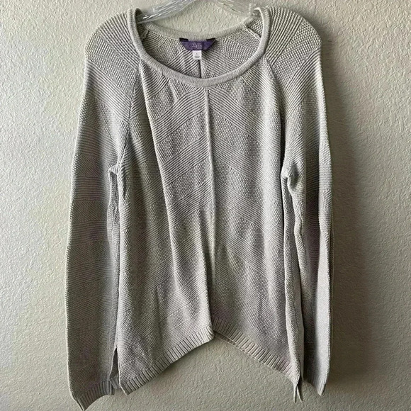 Asymmetrical Sweater - Picture 1 of 3